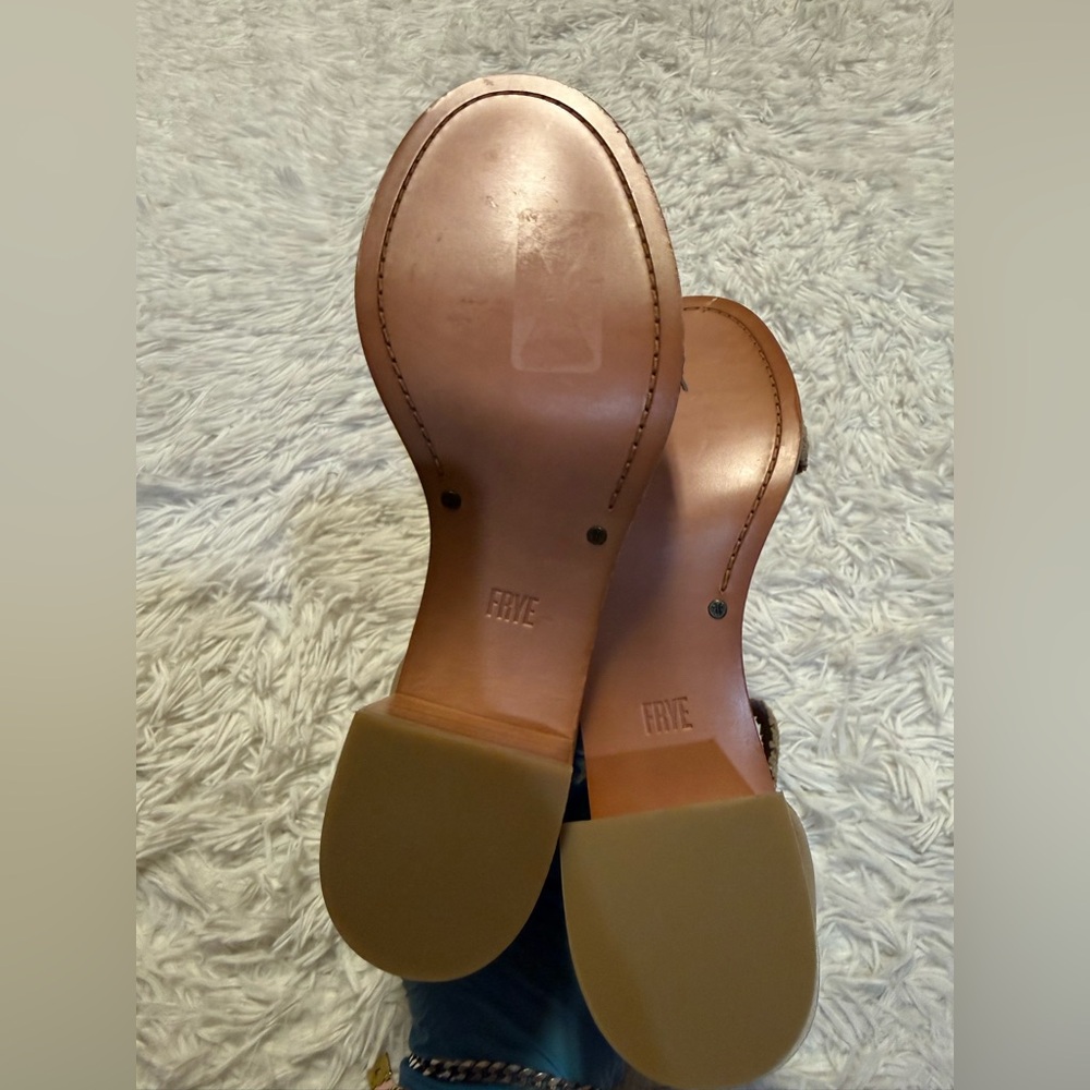 FRYE Bianca Woven Back Zip Heeled Sandals - Picture 13 of 16